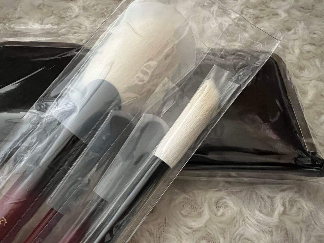 熊野筆　白鳳堂　特別仕様　化粧筆セット〈４本セット〉収納ケース付き　灰リス　赤軸