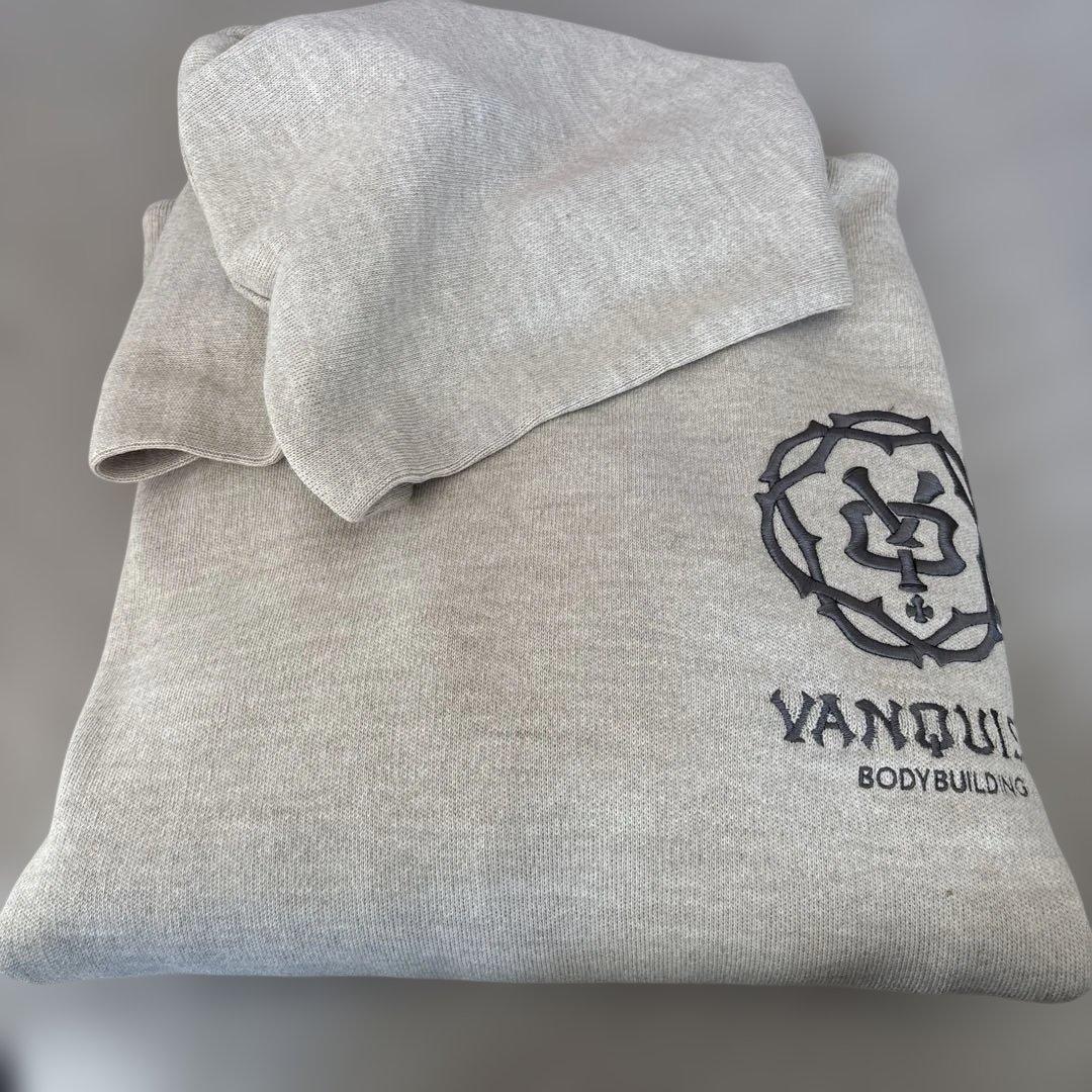 新品　vanquish fitness ニットパーカー