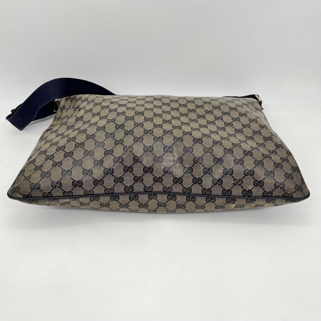 GUCCI ショルダーバッグ メッセンジャー 斜めがけ GGクリスタル 男女可能