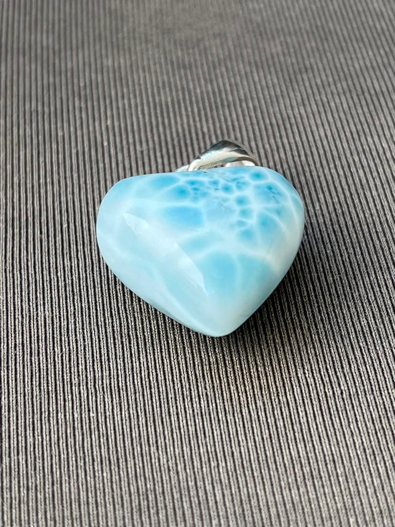 天然石☆高品質！ラリマーハート型ペンダントップ☆浮き出たような模様