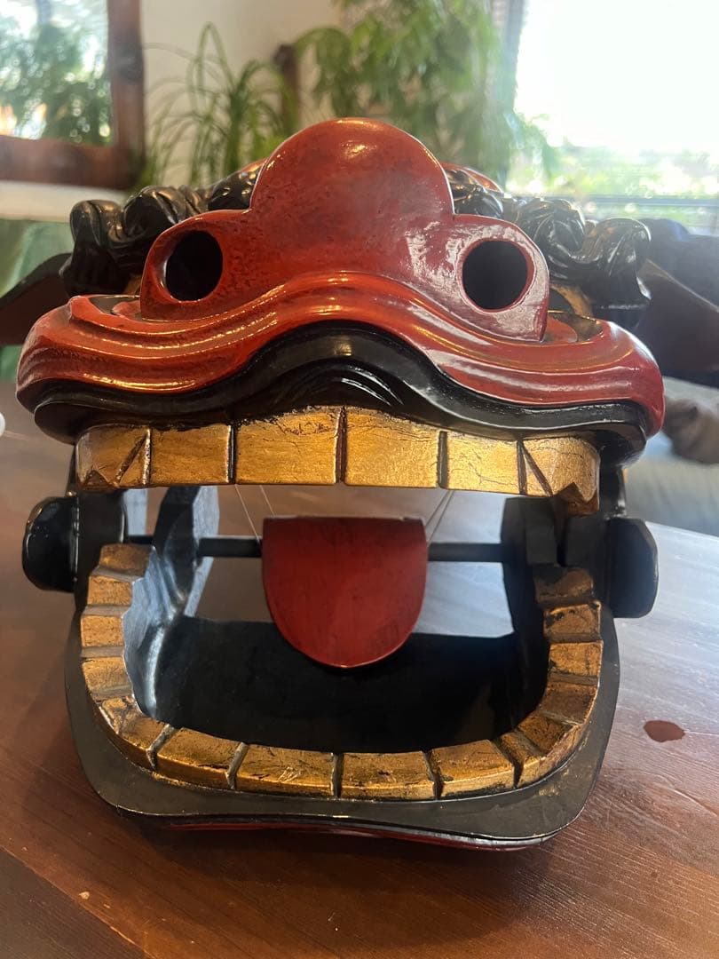 飛騨高山 木彫り 獅子舞 獅子頭 伝統的な獅子の面 赤黒金色装飾