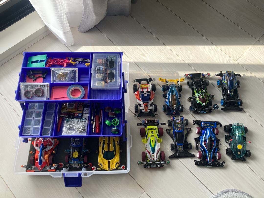 ミニ四駆引退セットミニ四駆11台とレーサーズボックスパーツセット