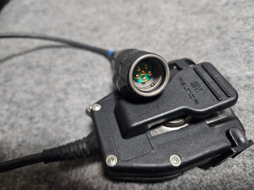 実物 PELTOR PTT COMTAC