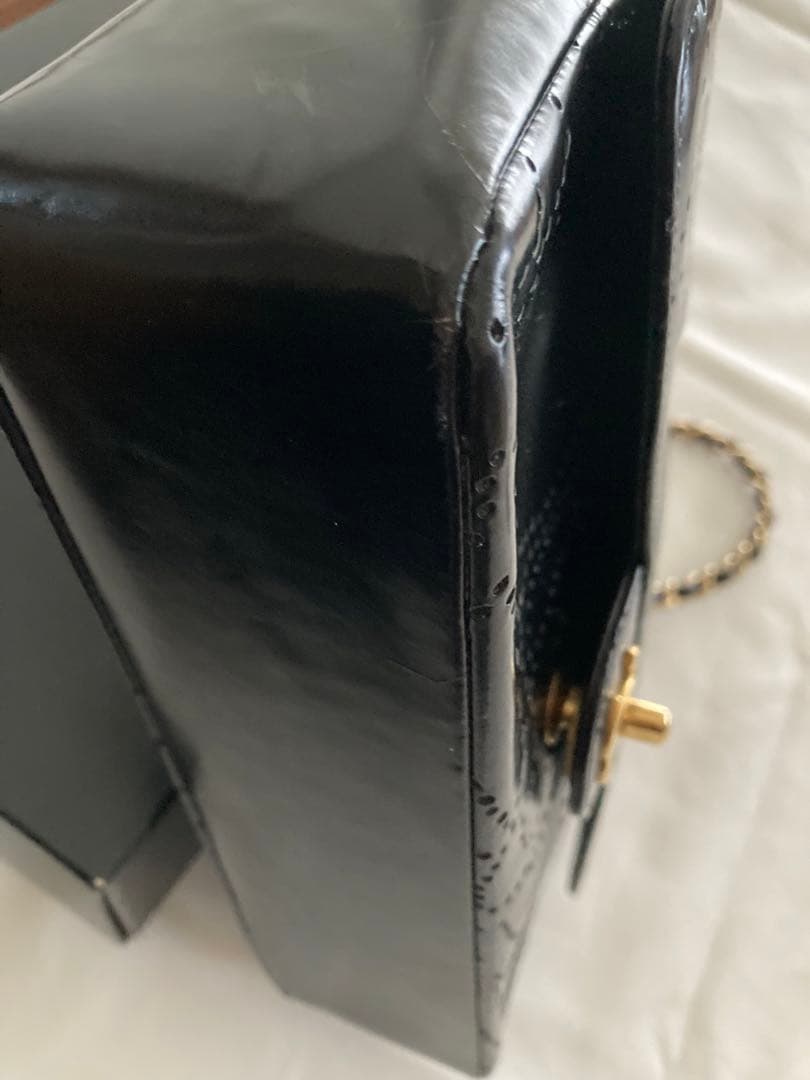 シャネル　パンチングカメリア　パテント　チェーンバッグ