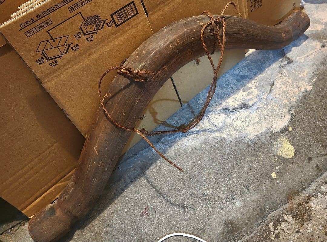 昔の古民具、農機具、畑を耕す為に、牛の背に装着