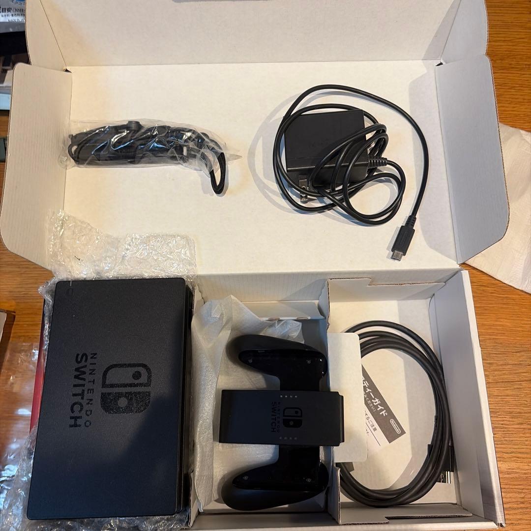 Nintendo Switch 本体 青/赤Joy-Conはドライブします。