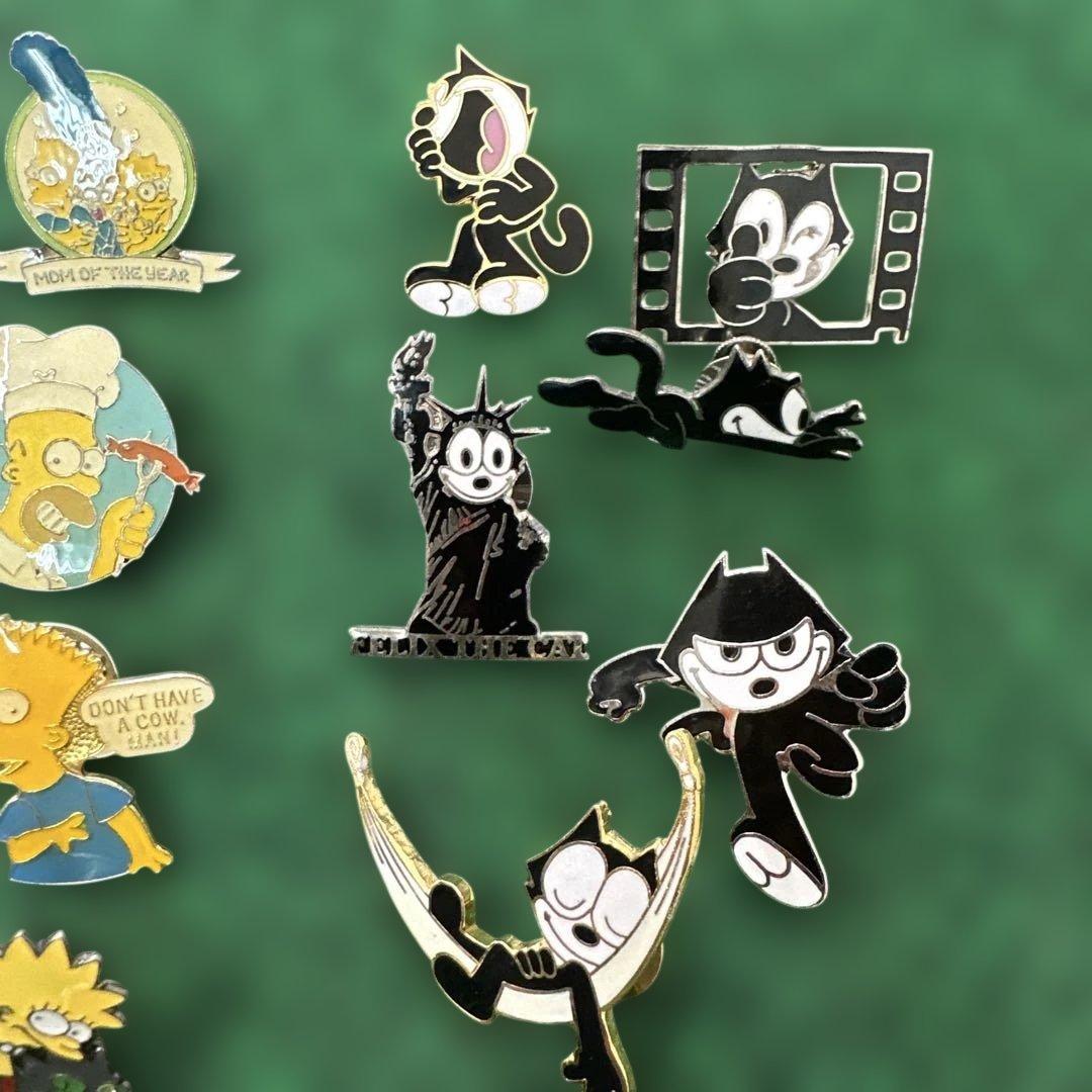 アニメキャラクター ピンバッジセット17個 - メルカリ