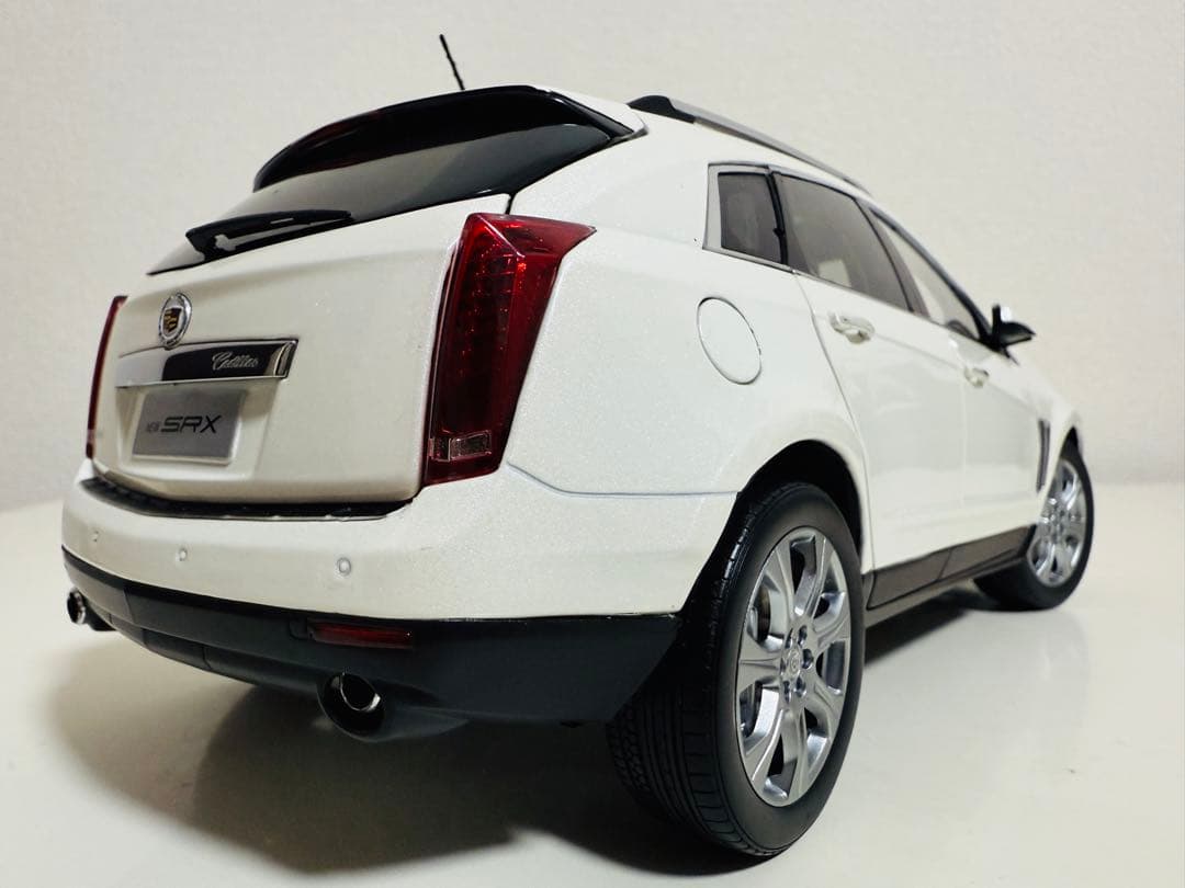 Kyosho京商/Cadillacキャデラック srx クロスオーバー 1/18 srx