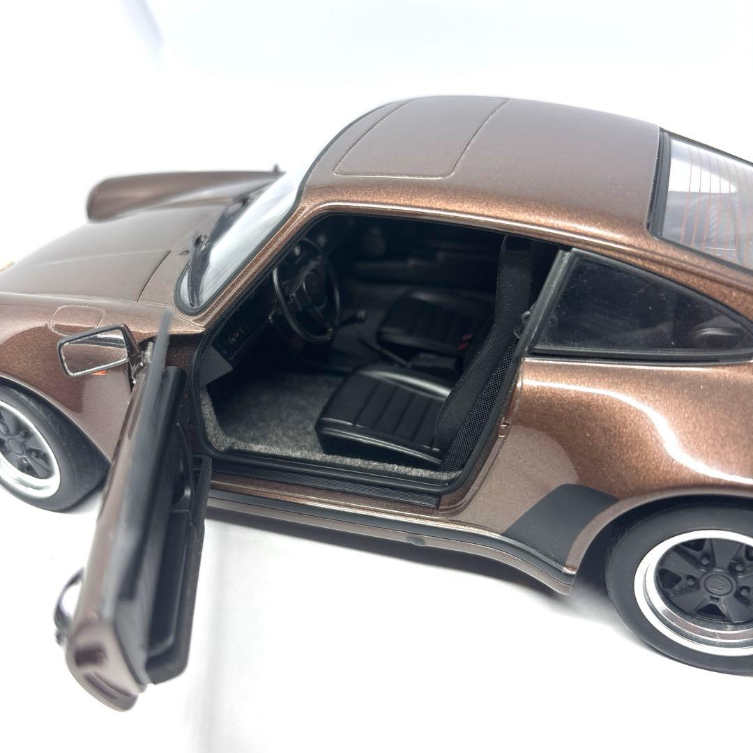 オートアート　ポルシェ911 ターボ 930 AUTOart 1/18 ブラウン