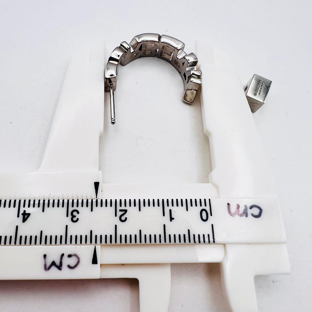 超美品✨バーバリーロンドン フープ ピアス イタリー製 ロゴ - メルカリ