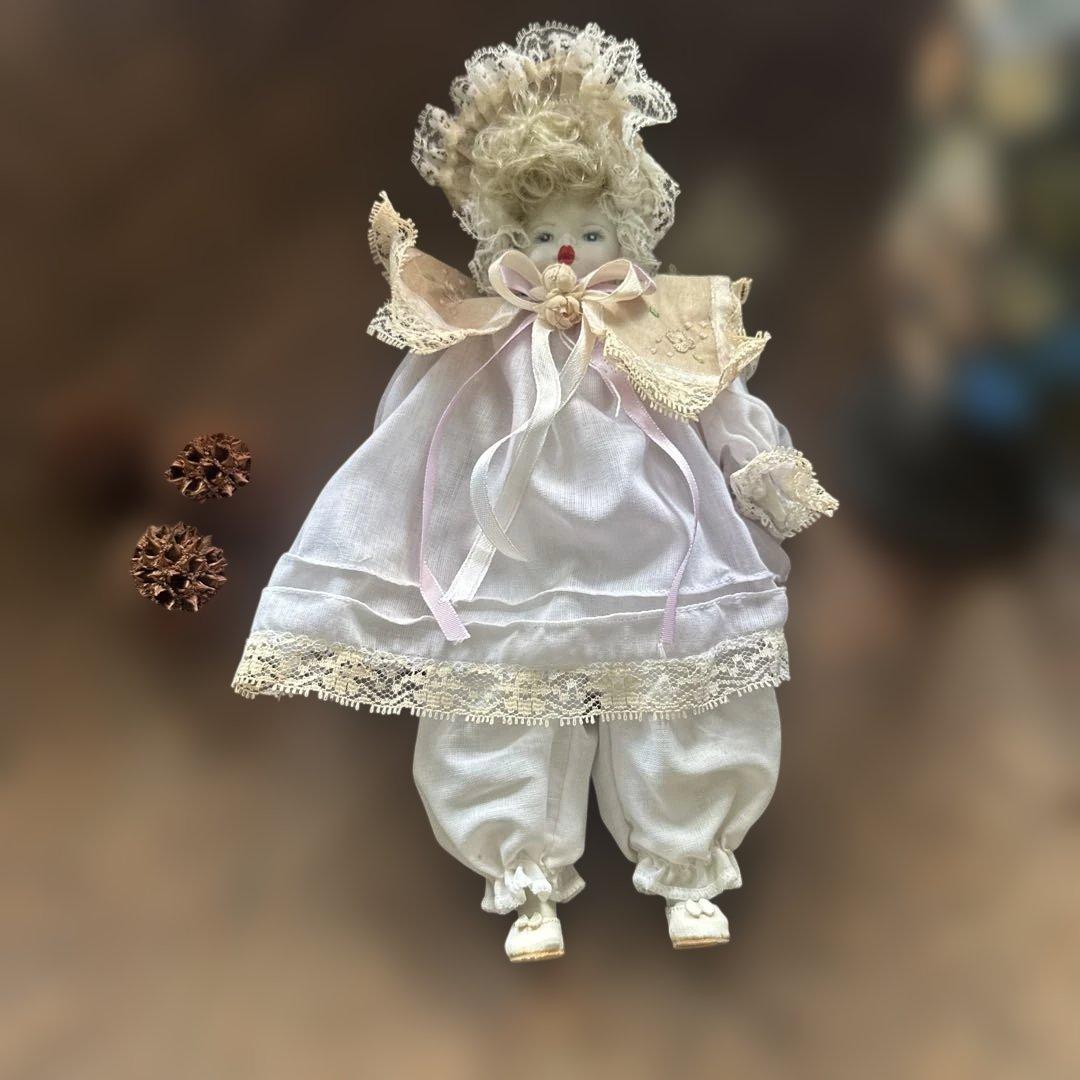 可愛すぎ‼️ビクトリアンスタイルのレース付き人形 ビスクドール