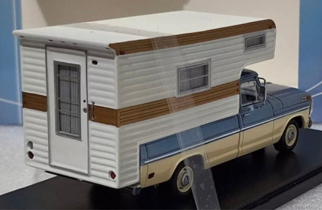 Ford F-100 キャンピングトレーラー付き