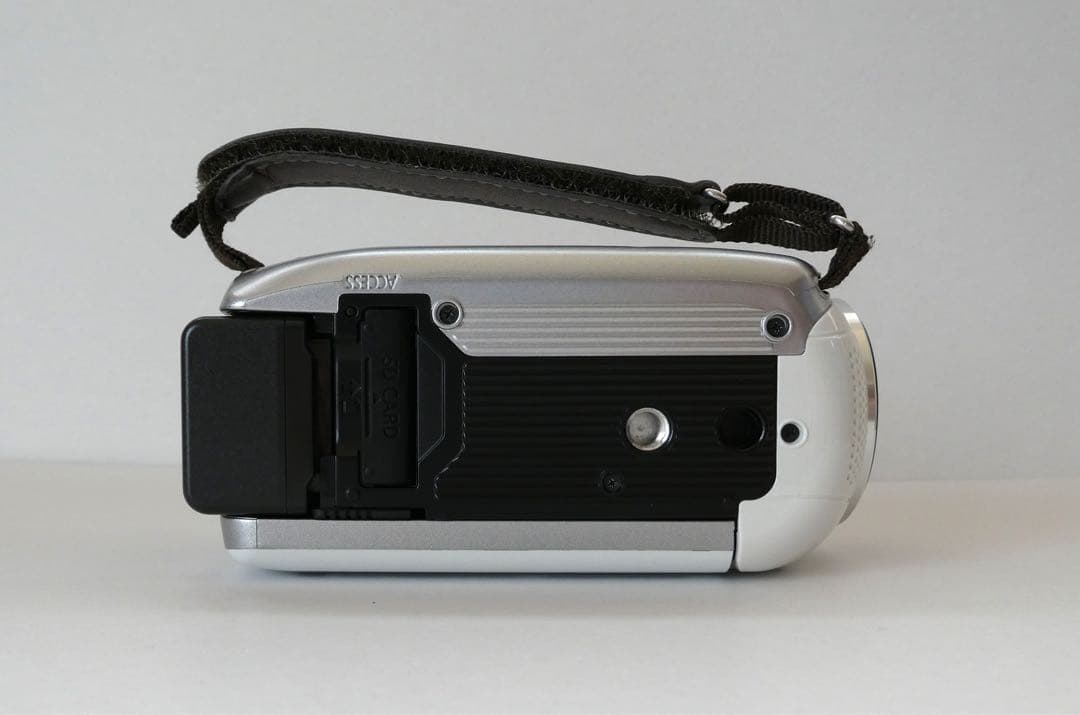 Panasonic HC-V300M 高解像度（HD）カメラ本体とバッテリー含む