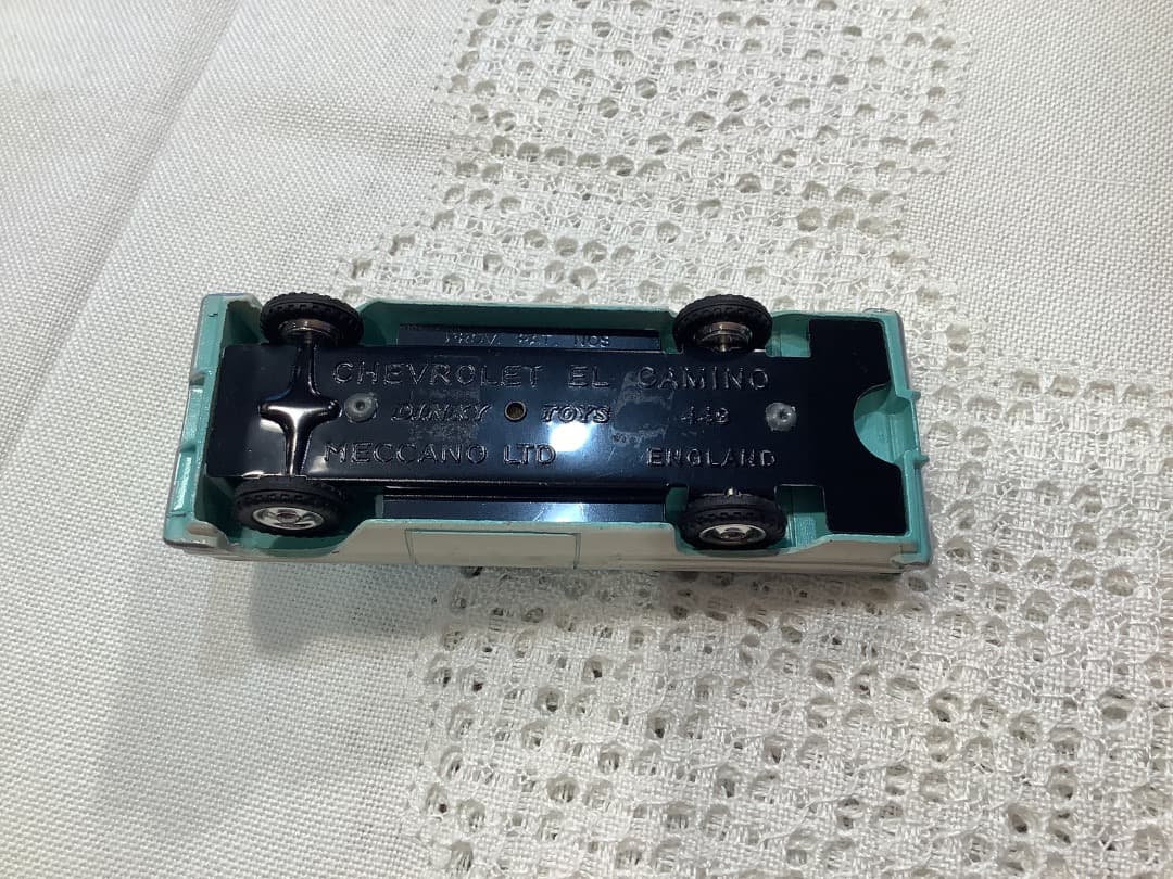 美品激レア　DINKY TOYS シボレー　エルカミーノ白シート ミニカー