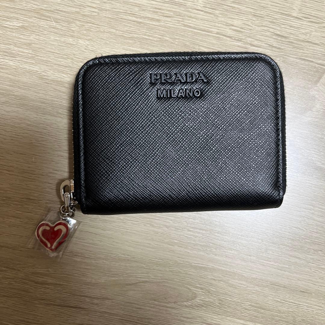 PRADA ブラック ケース