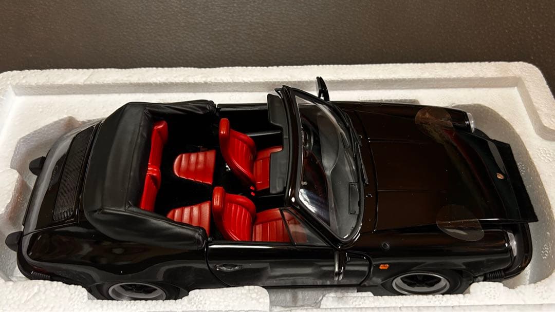 ミニチャンプスポルシェ 911 カレラ3.2 カブリオレブラック1/18