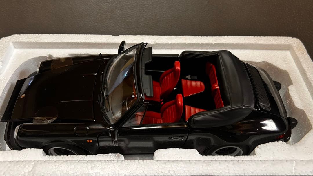 ミニチャンプスポルシェ 911 カレラ3.2 カブリオレブラック1/18