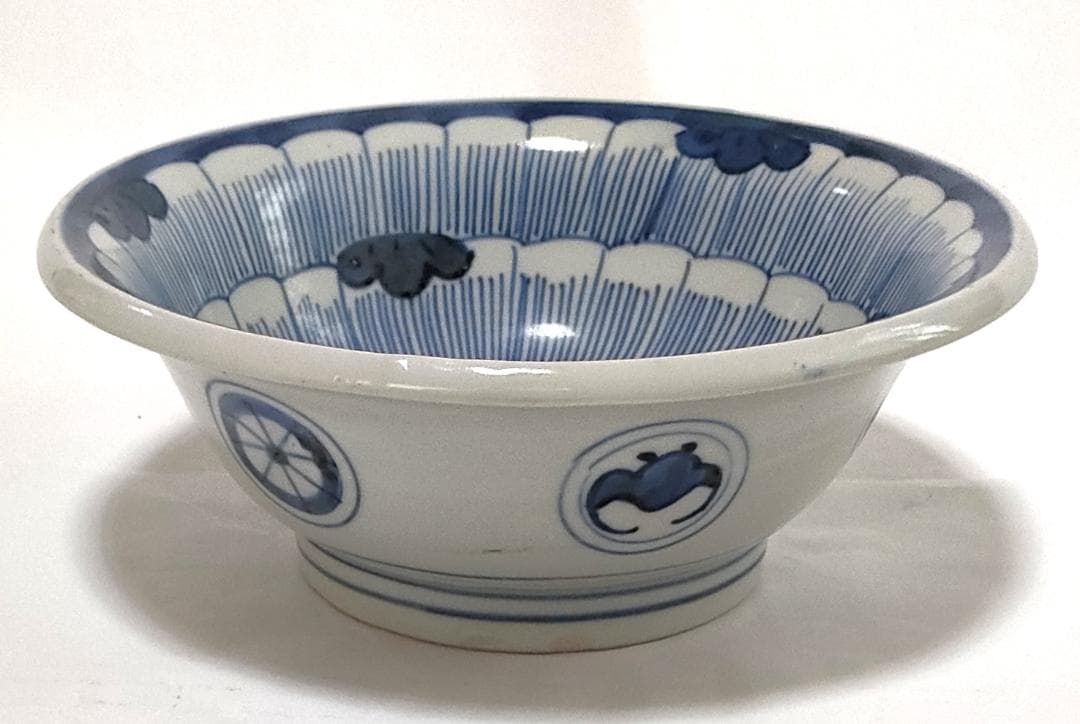 中鉢 染付 側面に蝙蝠 Ab-216