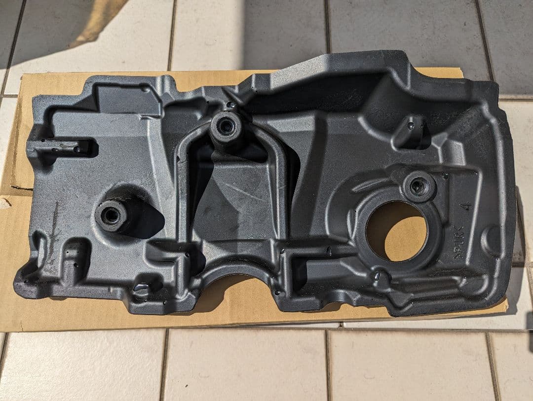 80系ハリアーハイブリッド エンジンカバー 純正品 トヨタ - メルカリ