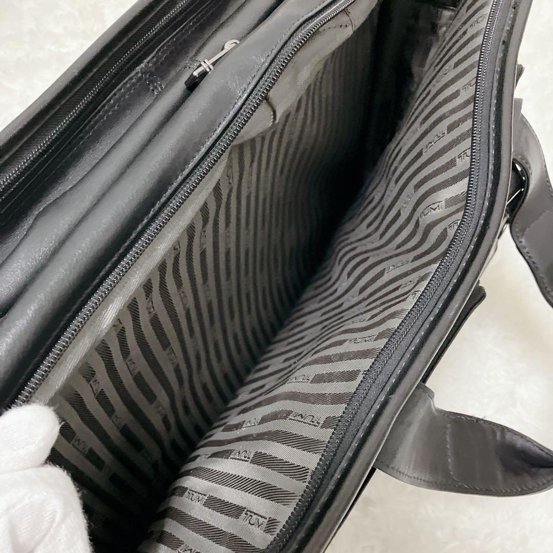 【超美品】TUMI カーフレザー大容量　ビジネスバッグ ブラック通勤　A4 PC
