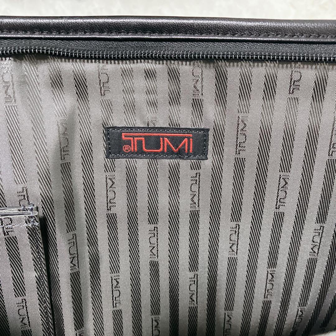 【超美品】TUMI カーフレザー大容量　ビジネスバッグ ブラック通勤　A4 PC