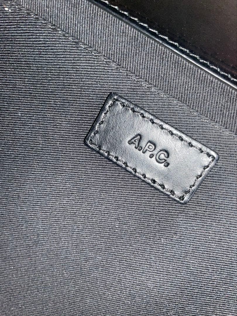 【A.P.C】 SAC GENEVE 牛革　黒　ブラック　ショルダー　レザー