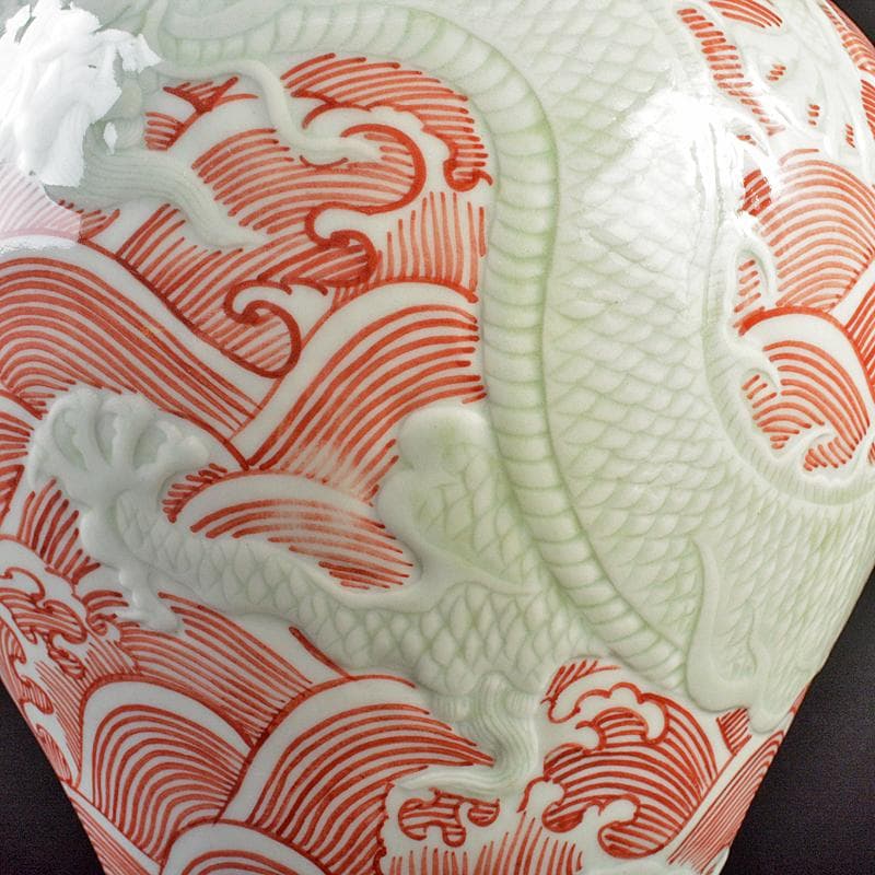 台湾　蔡曉芳　暁芳窯　赤絵龍波文　梅瓶　D　6086E