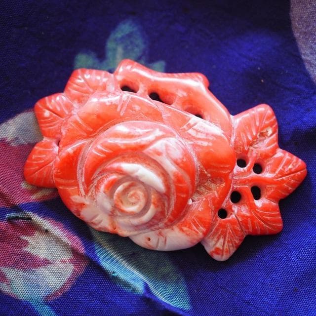 骨董品アンティーク品赤珊瑚薔薇お守り古物時代物コレクション