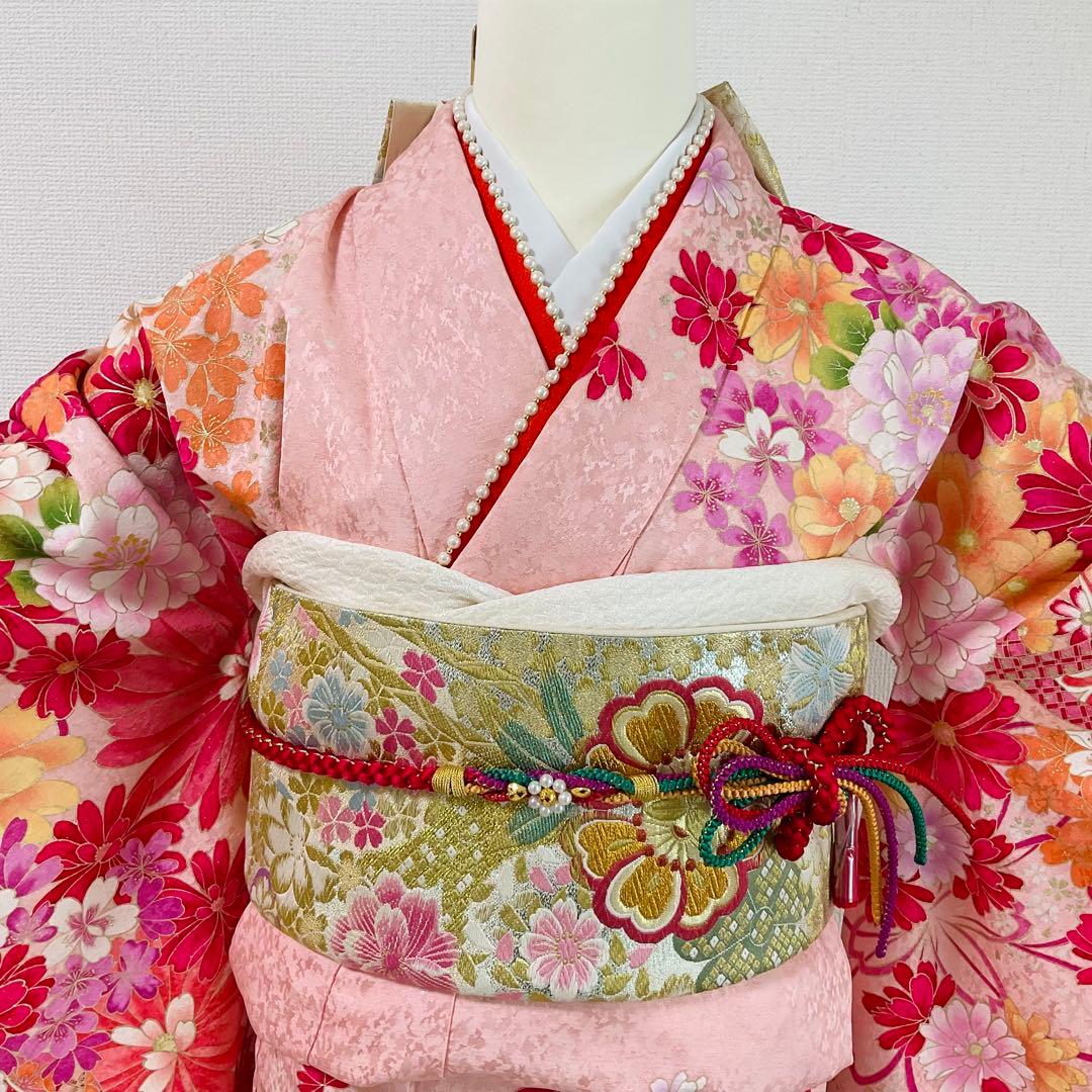 振袖 ピンク系 淡いピンク 銀通し 刺繍 牡丹 桜 リボン 鞠柄 正絹
