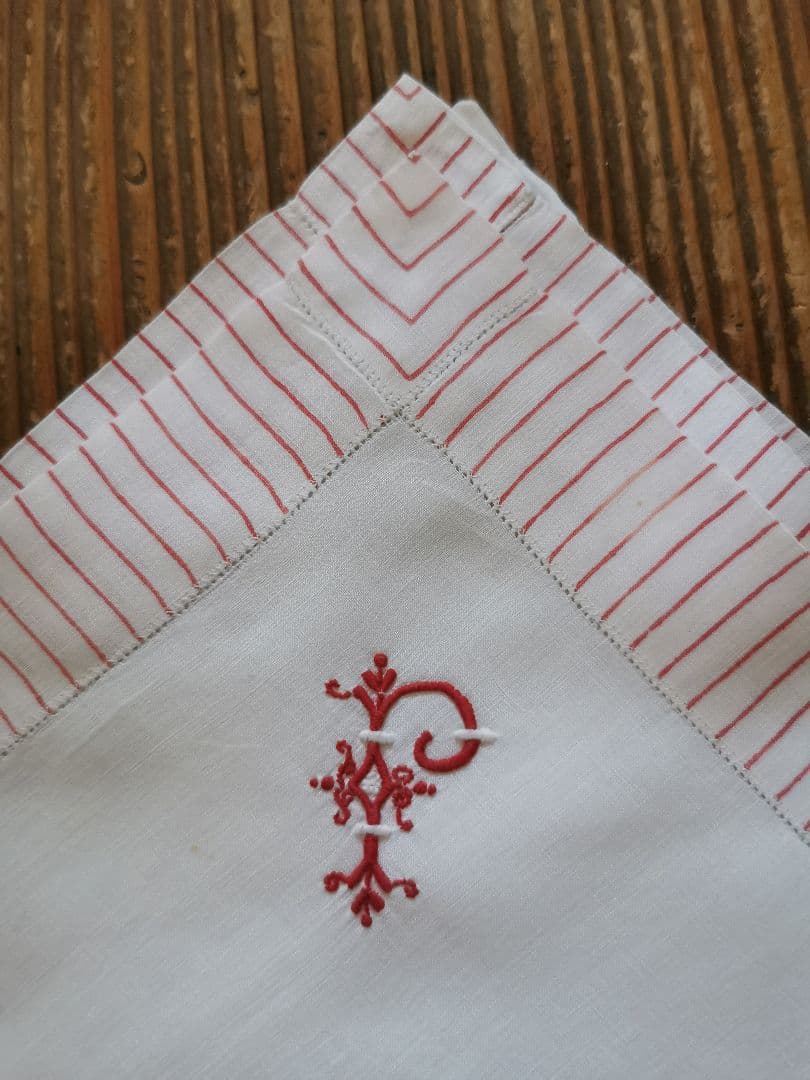 アンティークフランス 精緻なスカラップ 草花刺繍ハンカチーフ 花文字