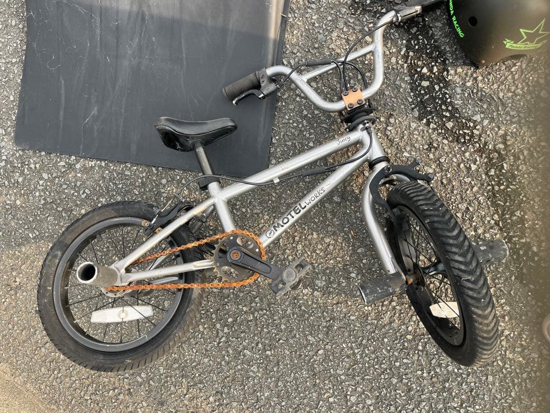 ジャンク品 MOTEL WORKS BMX ジャンプ台三角コーンヘルメット膝当て