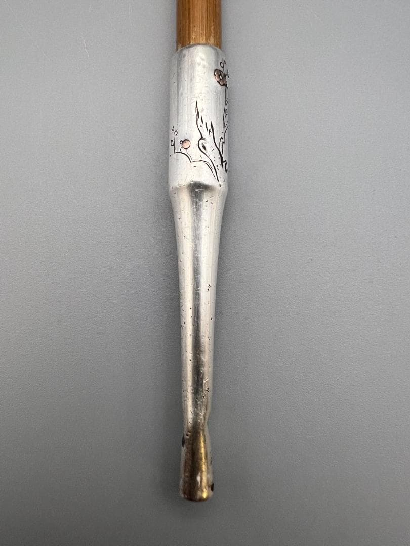 銀製　煙管　キセル　梅図　銀細工　アンティーク　重量約29g