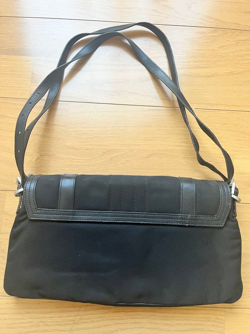Givenchy ブラック ショルダーバッグ