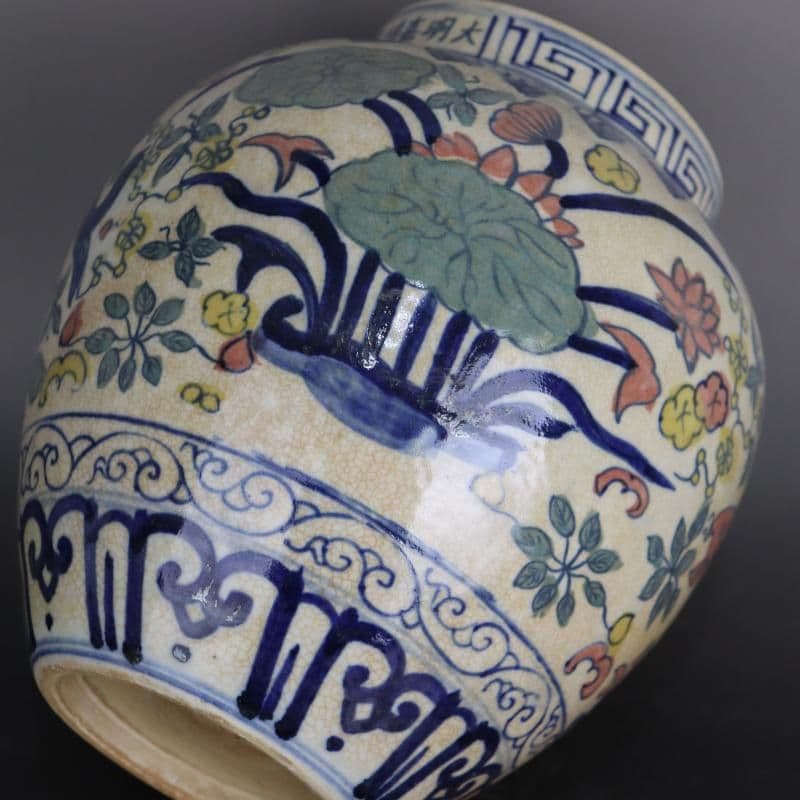 明嘉靖青花斗彩蓮花魚紋缶 景徳鎮 陶磁器 装飾品 現代工芸品 美術品 置物