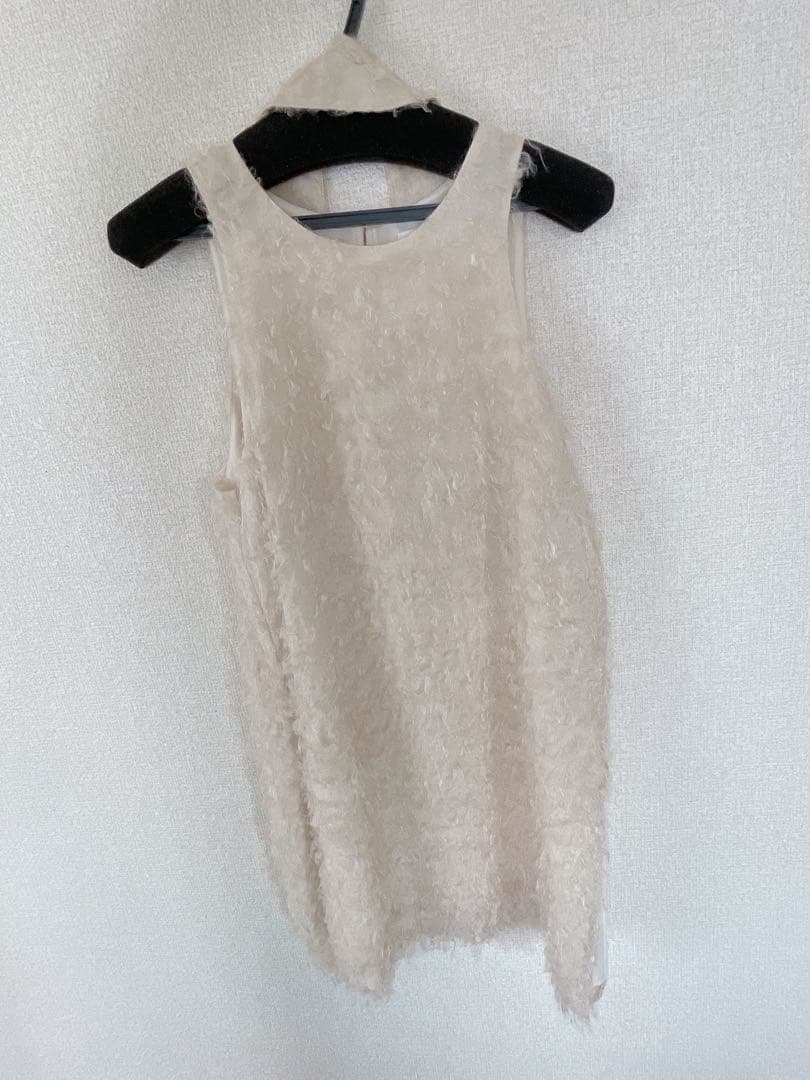 はな　CLANE FEATHER RIBBON NOSLEEVE TOPS