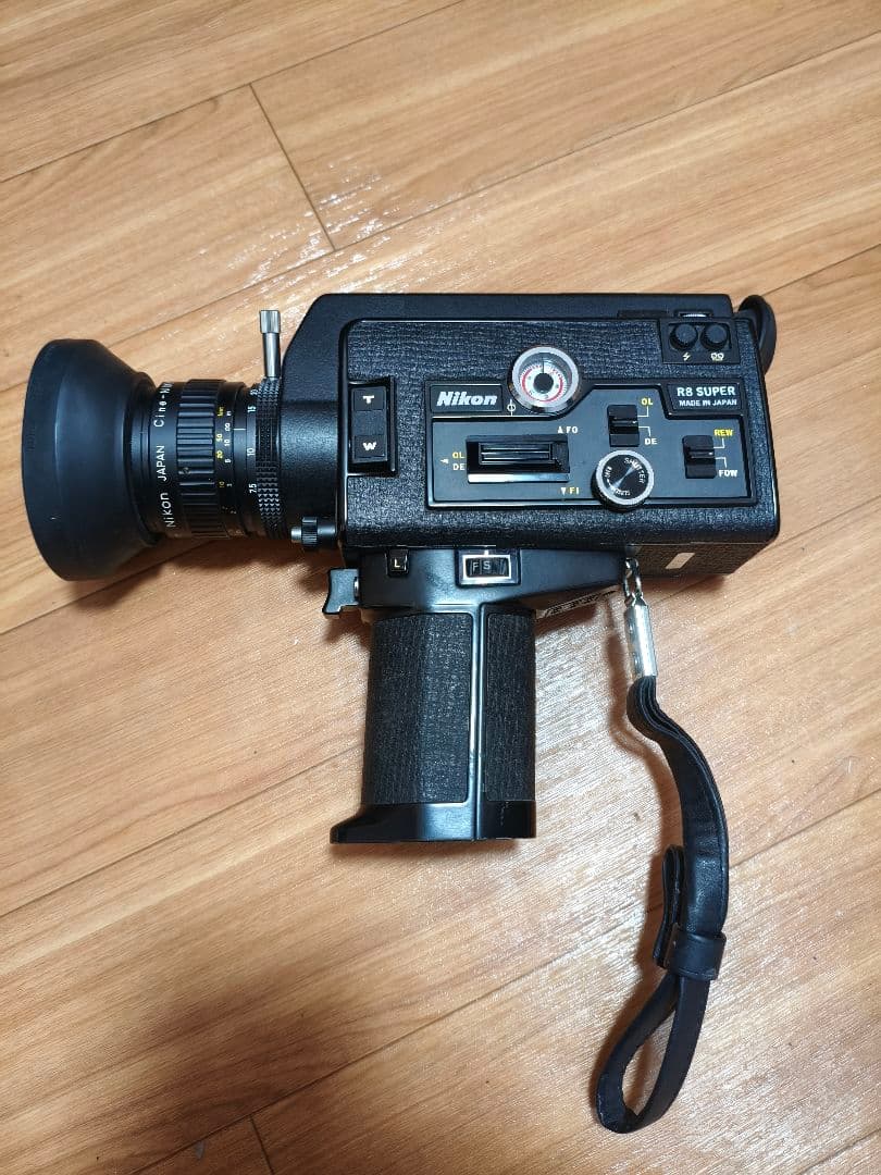 貴重フード付☆Nikon R8 SUPER 8ミリカメラ 通電確認済 外観美品