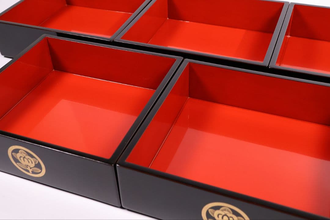 MB37】輪島塗 丸に橘 家紋付 沈金 黒塗 内朱塗 五段重箱