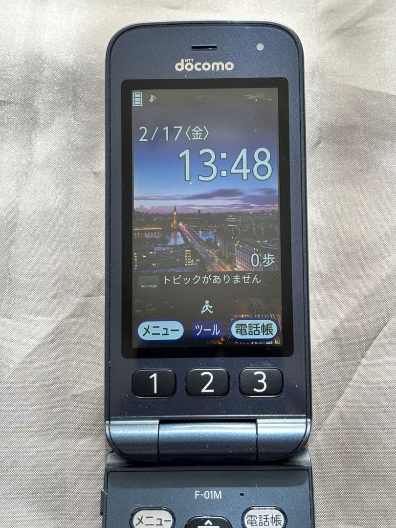 ドコモ らくらくホン F01M ネイビー - メルカリ