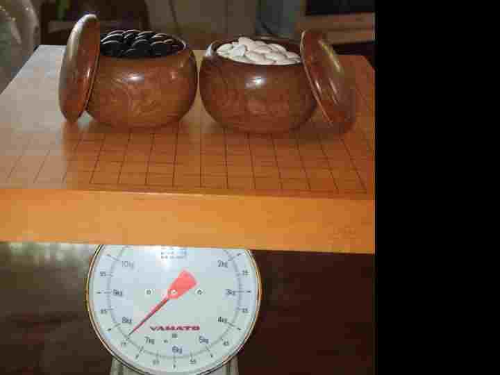 年男特別価格！　最高級　本蛤、那智黒　碁石＋天然木４本接合碁盤セット