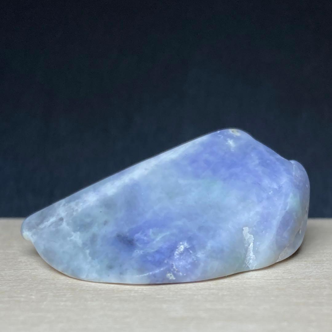 糸魚川翡翠　深い紫　ラベンダー翡翠　翡翠輝石　原石　13.8ｇ