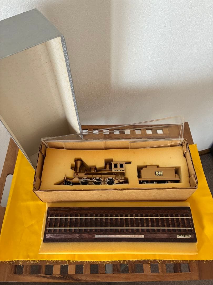 未使用品 弁慶号 蒸気機関車模型 金属製 レール基台・ケース付