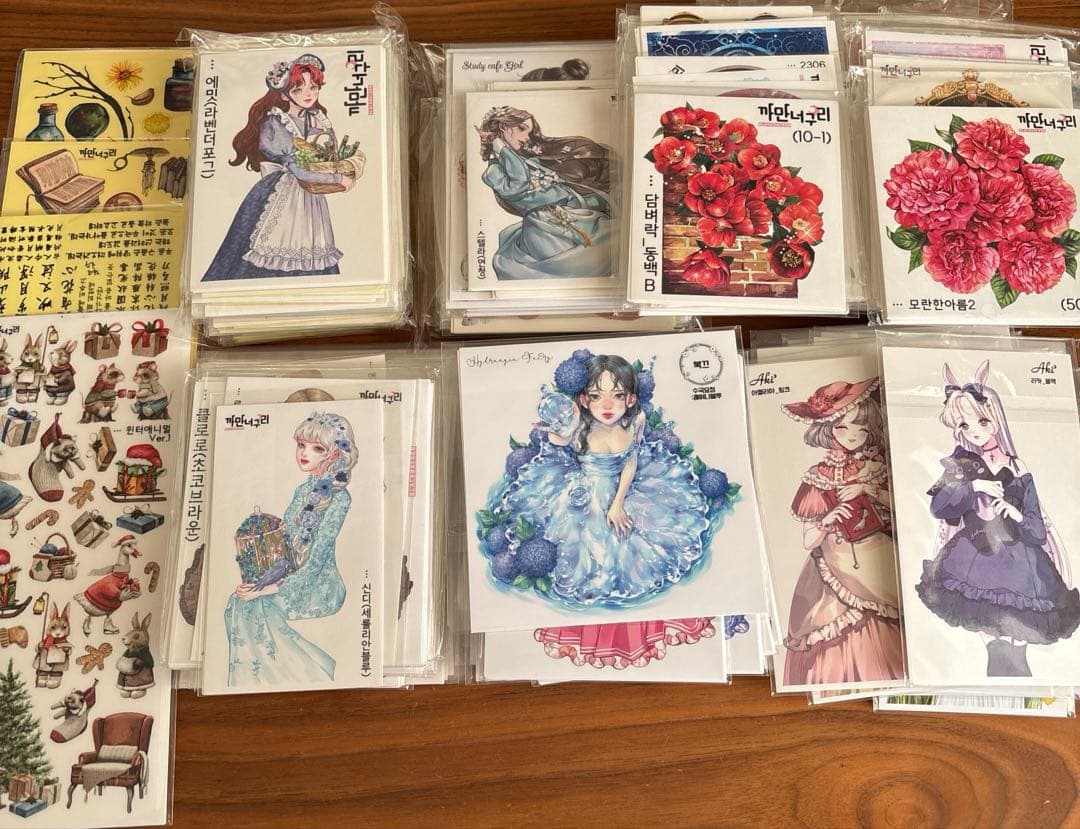 【処分価格】　人物/装飾ステッカー　ブリキ缶ケース　まとめ売り　80サイズ