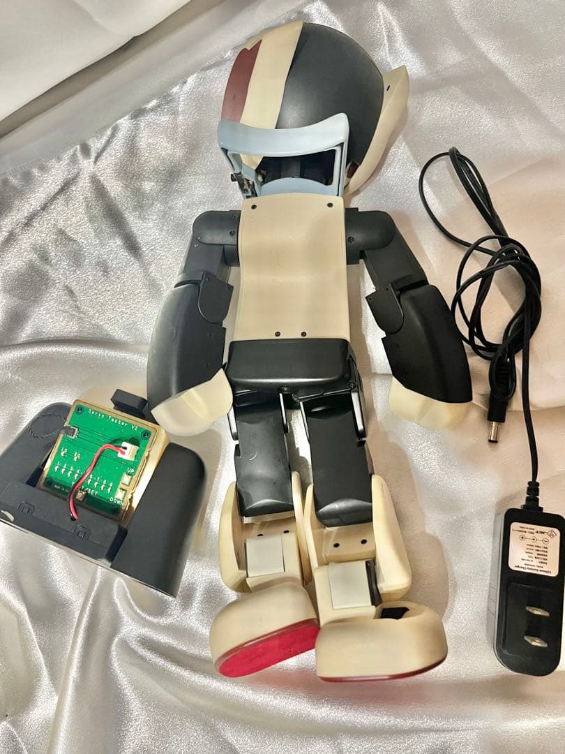 コミュニケーションロボット Robi 初代？ ジャンク品 - メルカリ
