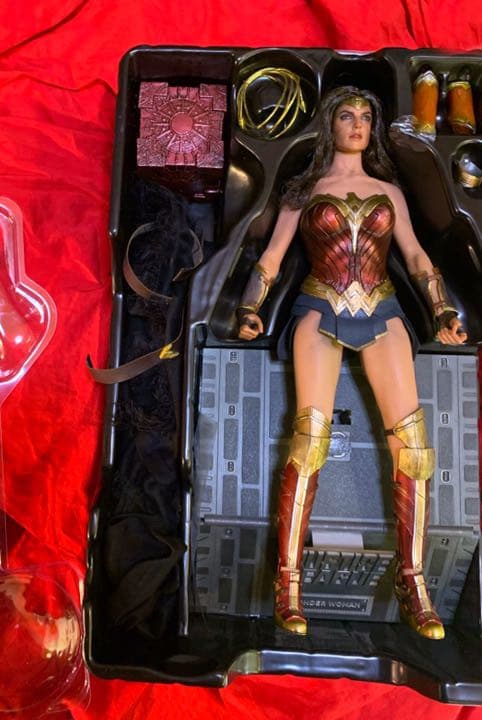 ホットトイズ ワンダーウーマン ボーナスアクセサリー付き 1/6