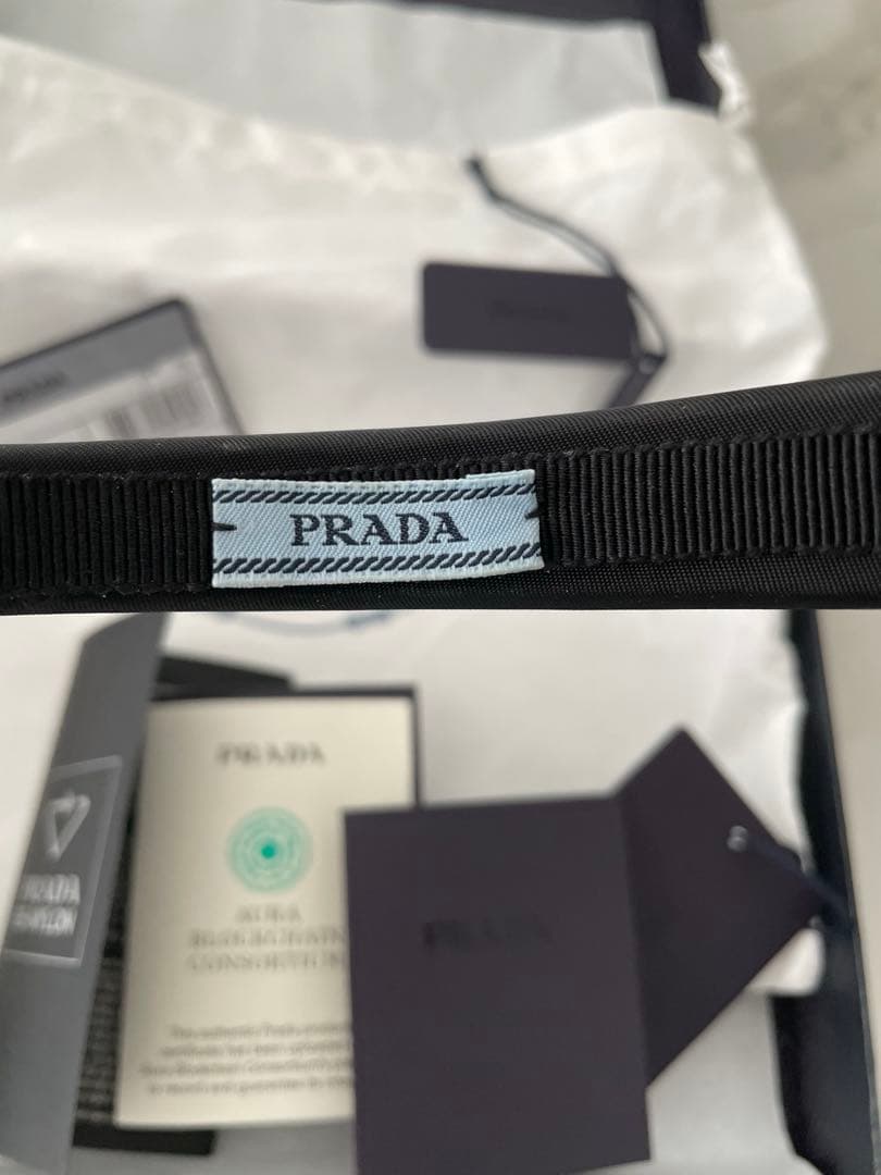PRADA カチューシャ