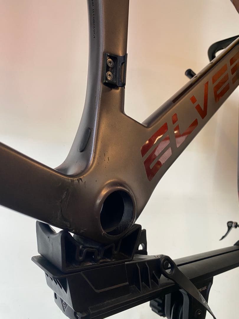 ELVES カーボンロードバイクフレーム ブラック「りる」