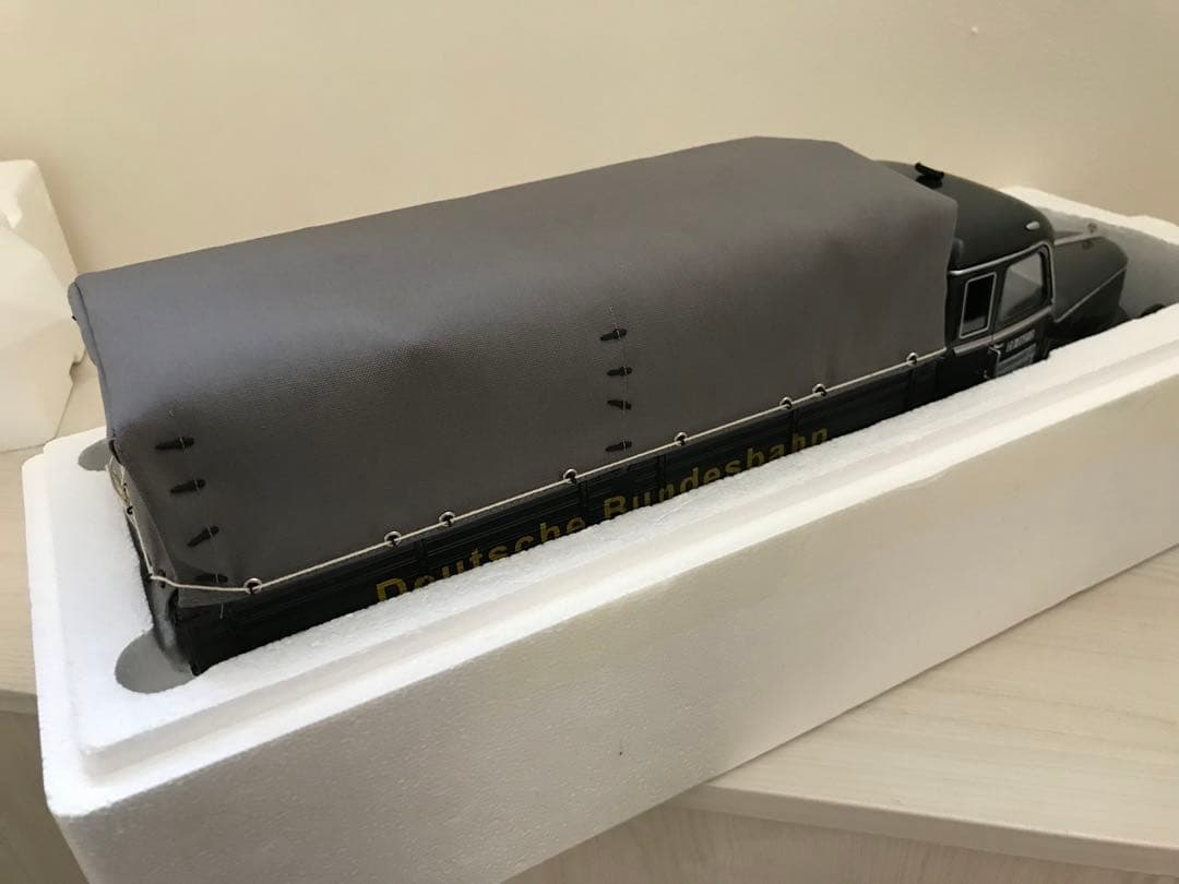 ROAD KINGS 1/18 KruppTitan SWL 80 ダークグレー