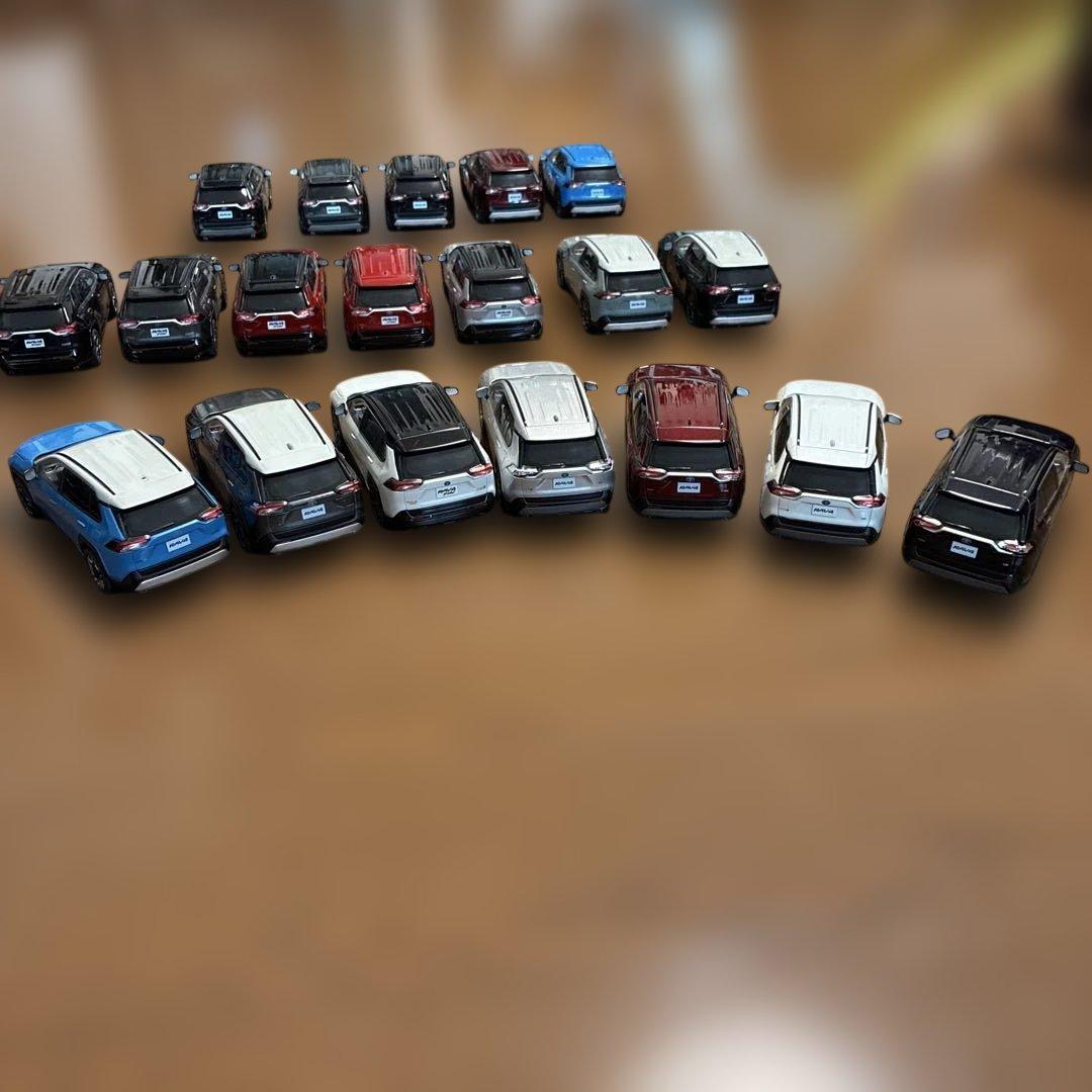 ヨ*ー様 値下げしました。トヨタ　RAV4 カラーサンプル19台+おまけ