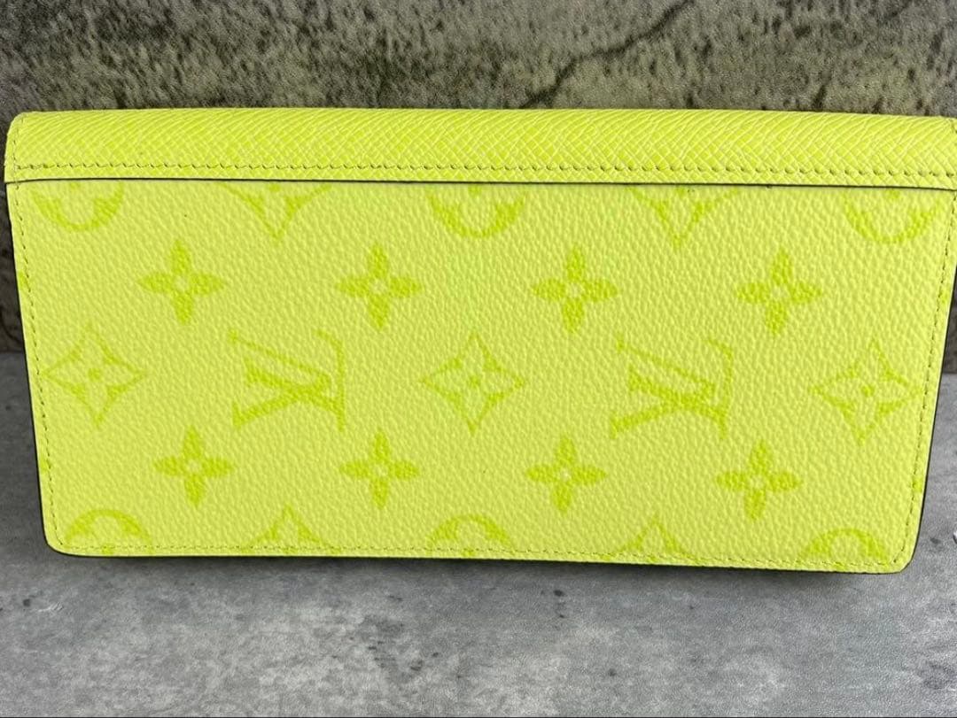 【日本限定カラー】LOUIS VUITTON タイガラマ　二つ折り財布