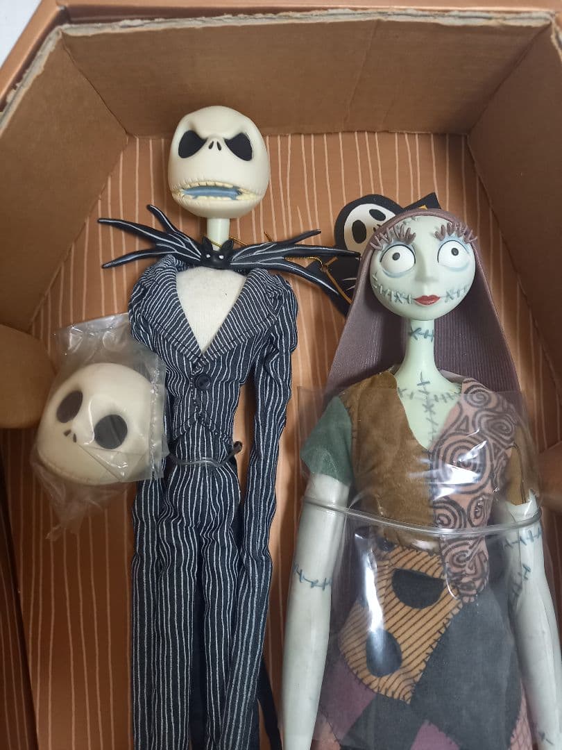 ジャック＆サリー フィギュアセット　限定6000体　ナイトメアビフォアクリスマス